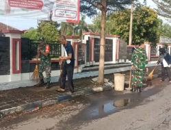 Bersama Unsur Forkopimcam Anggota Posramil Gerih Laksanakan Jumat Bersih