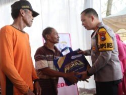 Sambut Hari Bhayangkara ke-79 Polres Tulungagung dan Bhayangkari Gelar Baksos dan Tanam Mangrove