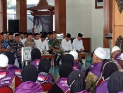 Dandim Pacitan Bersama Unsur Forkopimda Melepas Pemberangkatan CJH Pacitan TA.2025