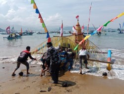 Longkangan di Trenggalek: Tradisi Nelayan Craken yang Dijaga TNI-Polri