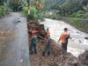 Tanggul Ambles, Akses Jalan Terancam! Respons Cepat Babinsa dan TRC BPBD Munjungan
