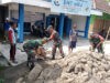 Babinsa Bantu Warga Bangun Kandang Ternak