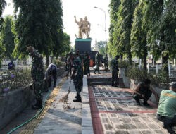 Sambut Hari Kebangkitan Nasional, Danramil 04/Jebres Pimpin Karya Bakti di TMP Kusuma Bakti Juruq