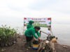 Ratusan Pohon Mangrove Hijaukan Pantai Purnama dalam Semangat TMMD ke-124 Kodim 0320/Dumai