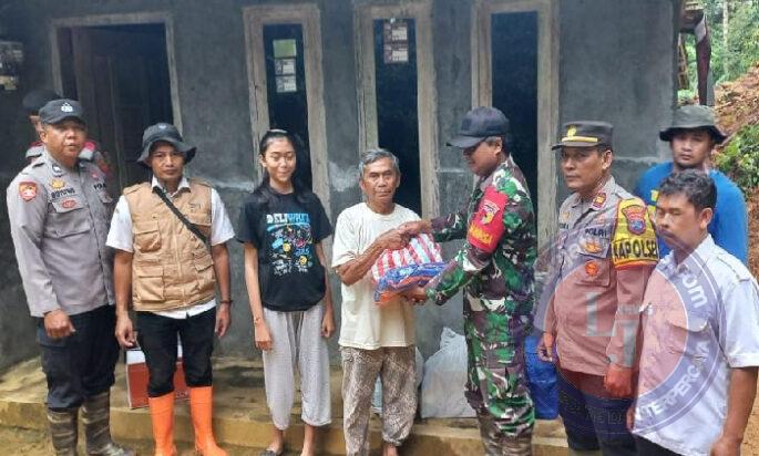 Peran Aktif Babinsa Dalam Penanganan Longsor Di Wilayah Pacitan