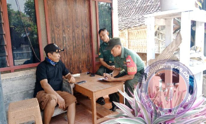 Babinsa Aktif Pendataan Keluarga Miskin, Berbasis Data Akurat di Rumah Ketua RT