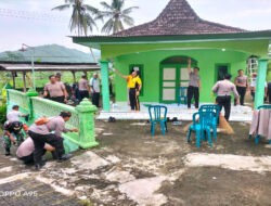 Jalin Kedekatan Dengan Warga, TNI-Polri Laksanakan Kegiatan Baksos di Mushola Annur Arjosari