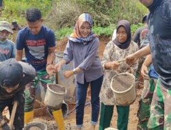 Semangat Tak Pernah Padam! Kehadiran Ibu-Ibu Dorong Moril Satgas TMMD di Pamulihan