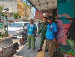 Ngobrol Santai Babinsa Kemlayan Dengan Juru Parkir