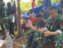Istirahat Siang TMMD, Satgas dan Warga Makan Bersama di Kebun dengan Penuh Kesederhanaan