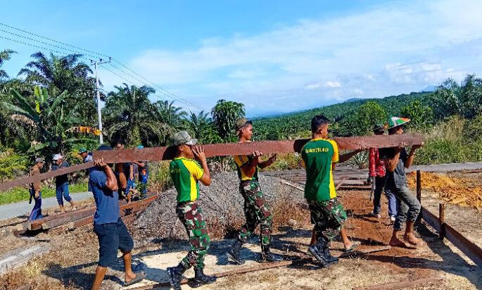Bersama Warga, Satgas Pamtas Yonarmed 11 Kostrad Bangun Harapan di Perbatasan