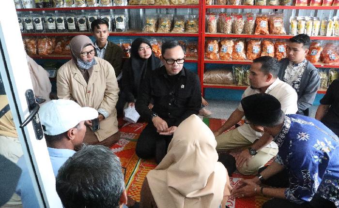 Bima Arya Apresiasi Sentra Pengolahan Bawang Goreng Kabupaten Solok yang Akan Bermitra dengan Kopdes