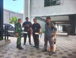Aksi Humanis Babinsa, Obrolan Hangat Serka Priyanto Dengan Security Hotel Moxy Selipkan Jaga Keamanan
