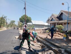 Babinsa Kodim Ponorogo Ikut Kerja Bakti Perbaikan Saluran Irigasi