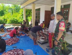 Idul Adha 1446 H, Babinsa Kodim Ponorogo Ikut Aktivitas Penyembelihan Hewan Kurban Bersama Warga