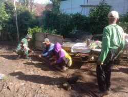 Babinsa Kodim Ponorogo Bantu Rehab Rumah Warga