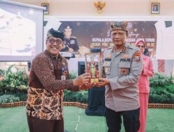 Kunjungi SMADATARA, Kapolda Jatim : ‘Negara Maju adalah Negara yang Diisi Generasi Disiplin dan Berkarakter’