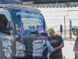Operasi Gabungan Polres Jember Sosialisasi Larangan Kendaraan ODOL