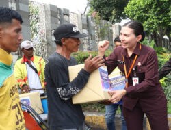 Sespimmen Polri Dikreg ke-65 Gelar Baksos di Terminal GSN Tanjung Perak, Sasar TKBM dan Pengemudi Bentor