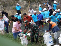 Hari Lingkungan Hidup, TNI Bersama 3 Pilar Lakukan Aksi Bersih Sungai di Pacitan