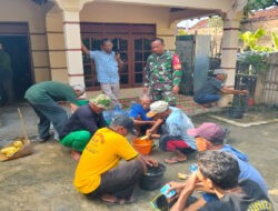 Tingkatkan produktivitas Pertanian,Babinsa 0805/12 Mantingan Berperan Aktif Dalam Pembuatan Pupuk Booster di Wilayah