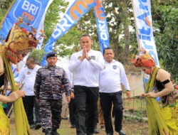 Kakanwil Ditjenpas Jatim Pimpin Panen Raya Padi di SAE Lapas Banyuwangi