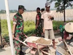 Babinsa Berperan Aktif Dalam Pembangunan Gudang Inventaris Desa, Wujudkan Sinergitas