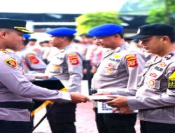 Personil Berprestasi Polsek Kotabaru Mendapatkan Penghargaan dari Kapolres Karawang