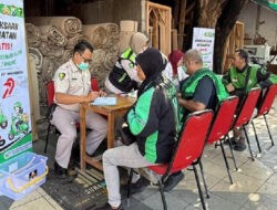 Biddokkes Polda Jatim Gelar Bakti Kesehatan Berkah Bagi Ribuan Ojol di Hari Bhayangkara ke 79