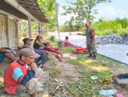 Jalin Silaturahmi, Babinsa Kendal Laksanakan Komsos Dengan Masyarakat di Desa Binaan