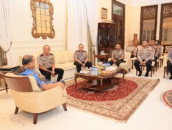 Dalam Rangka HUT Bhayangkara ke-79, Tim Mabes Polri Lakukan Anjangsana ke Mantan Kapolri Jenderal (Purn) Drs. Badrodin Haiti