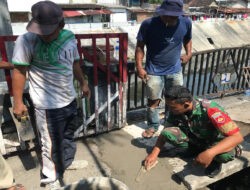 Gotong Royong Babinsa Purwodiningratan Bersama Warga Menyasar Pembersihan Parit, Ini Tujuannya