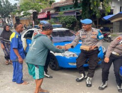 Propam Polres Pasuruan Gelar Baksos Pembagian Nasi Kotak Jelang Hari Bhayangkara