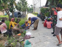 Tingkatkan Hasil Panen, Babinsa Kadipiro Dampingi dan Berikan Motivasi Petani di Wilayah Binaannya