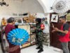 Motifasi UMKM Warga Binaan, Babinsa Laweyan Kunjungi Pembuat Lukis Payung dan Stiker