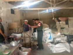 Babinsa Awasi Stok Beras di Penggilingan Padi, Pastikan Ketersediaan Pangan Aman