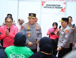 Kapolri Bagikan Sembako dan Alat Bantu Disabilitas di Puncak Bakti Kesehatan