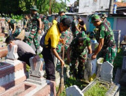 Kompak, TNI dan Polisi Bakti Religi Sambut Hari Bhayangkara ke -79 Bersihkan Makam Pegirikan Surabaya