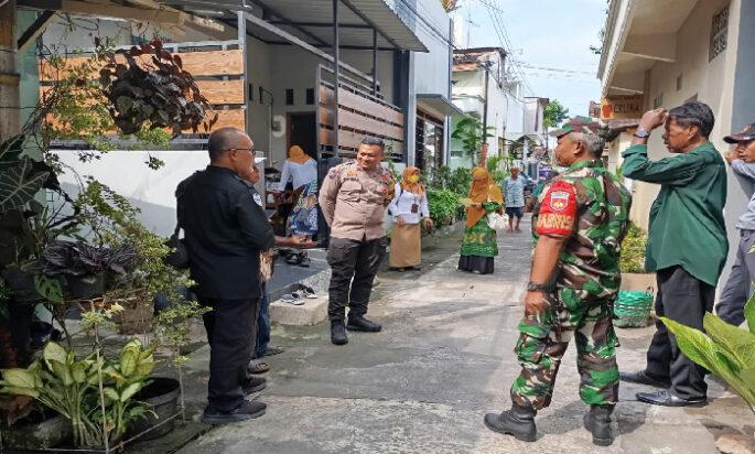 Tidak Kenal Akan Waktu, Babinsa Kratonan dan Bhabinkamtibmas Rutin Patroli wilayah