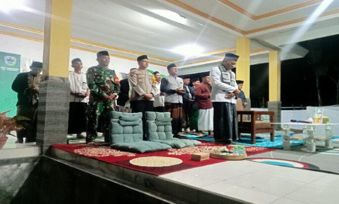 Pererat Tali Silaturahmi, Danramil 0801/02 Kebonagung Hadiri Pengajian Akbar
