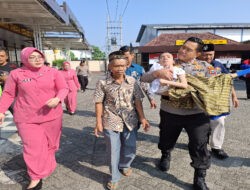 Polres Blitar Gelar Khitan Massal Salurkan Bansos untuk Anak Yatim Piatu dan Difabel di Hari Bhayangkara ke-79