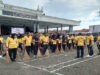 Bersihkan Masjid Agung, Puluhan Personel Polres Bangkalan Gelar Bakti Religi Sambut Hari Bhayangkara ke – 79
