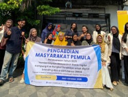 Pelatihan Digital Marketing Tim Dosen Stikosa AWS di Kampung Kue Rungkut