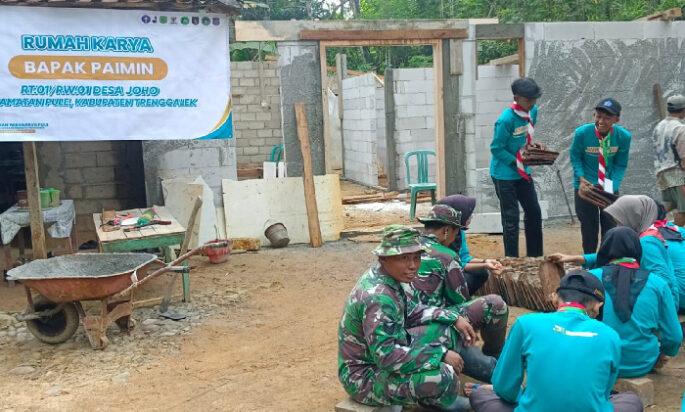 Bahu-Membahu di Tengah Terik: TNI dan Pramuka Bangun Harapan di Rumah Paimin