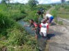 Babinsa dan Warga Kerja Bakti Jaga Kelancaran Irigasi