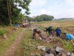 Pembangunan Talud, Harapan Babinsa untuk Desa yang Lebih Aman