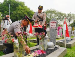 Jelang Hari Bhayangkara, Kapolri Ziarah ke Makam BJ Habibie hingga Hoegeng