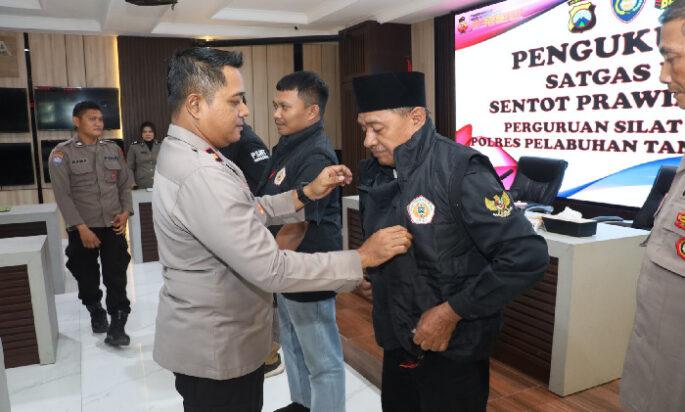 Polres Pelabuhan Tanjungperak Kukuhkan Satgas Sentot Prawirodirdjo Amankan Malam Satu Suro