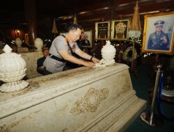 Rangkaian Hari Bhayangkara ke-79, Kapolri Ziarah ke Makam Presiden RI ke-2 Soeharto