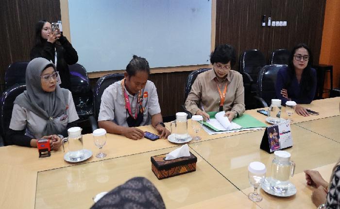 Stikosa AWS Jalin Kerjasama dengan JTV dan Untag